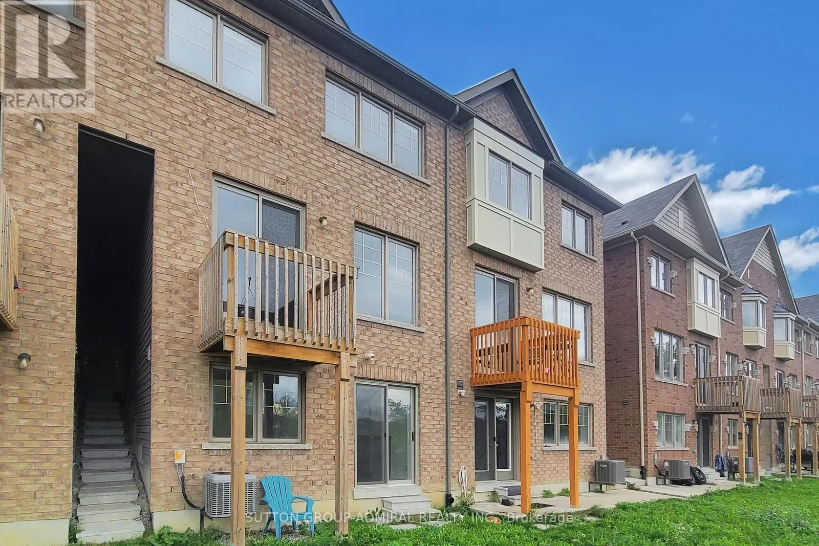74 DAVENFIELD CIRCLE