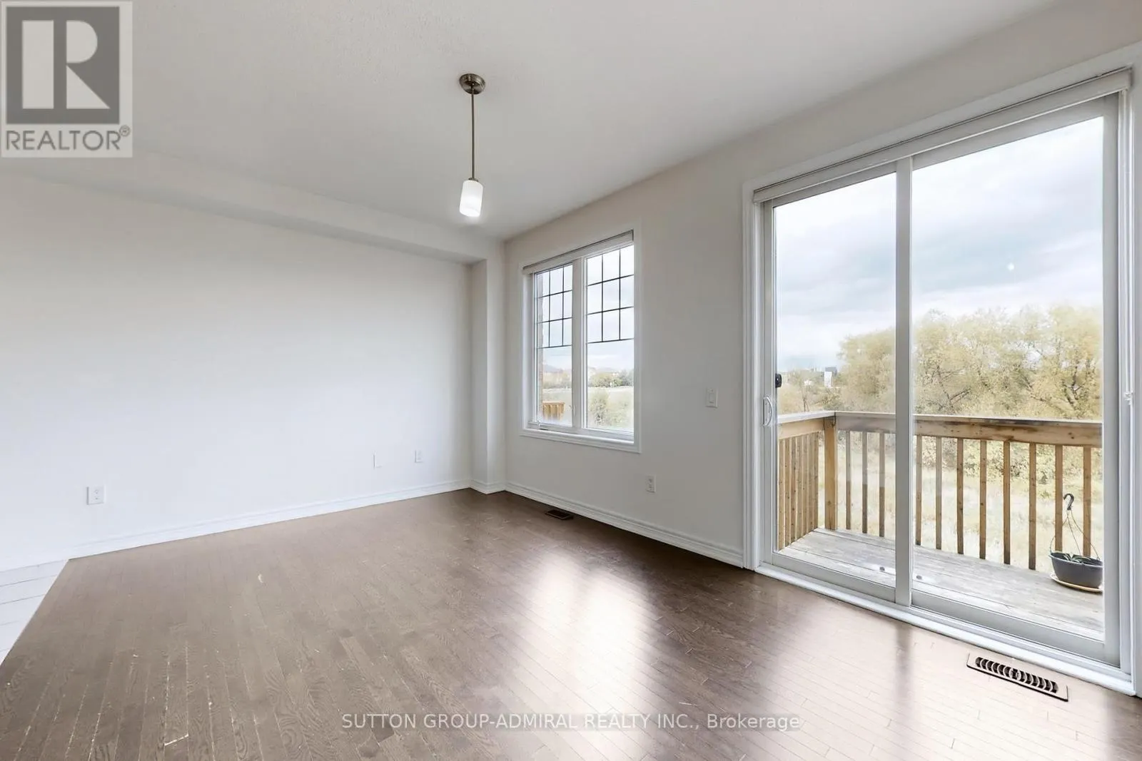 74 DAVENFIELD CIRCLE