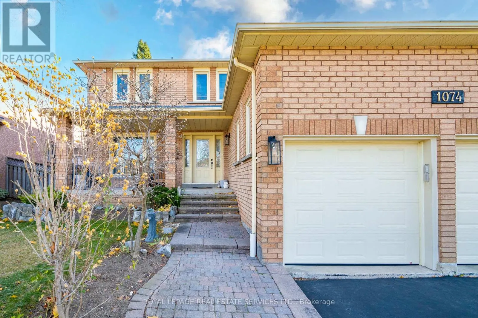 1074 BRADBURY CHASE