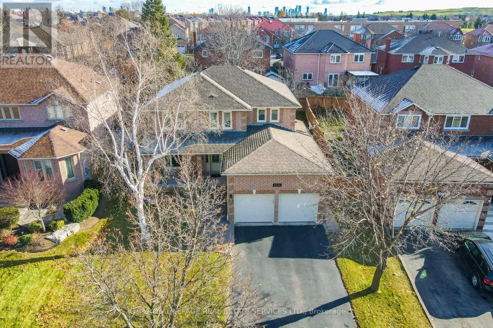 1074 BRADBURY CHASE