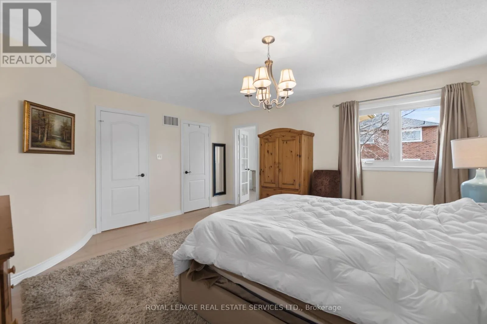 1074 BRADBURY CHASE