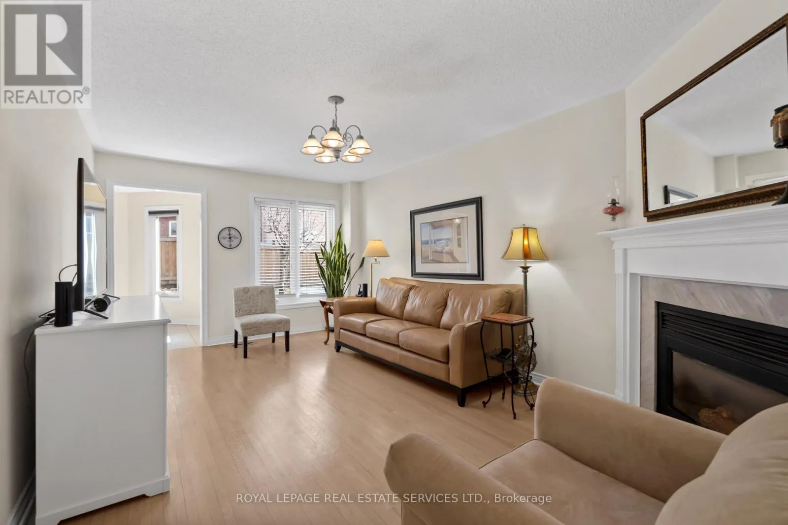 1074 BRADBURY CHASE