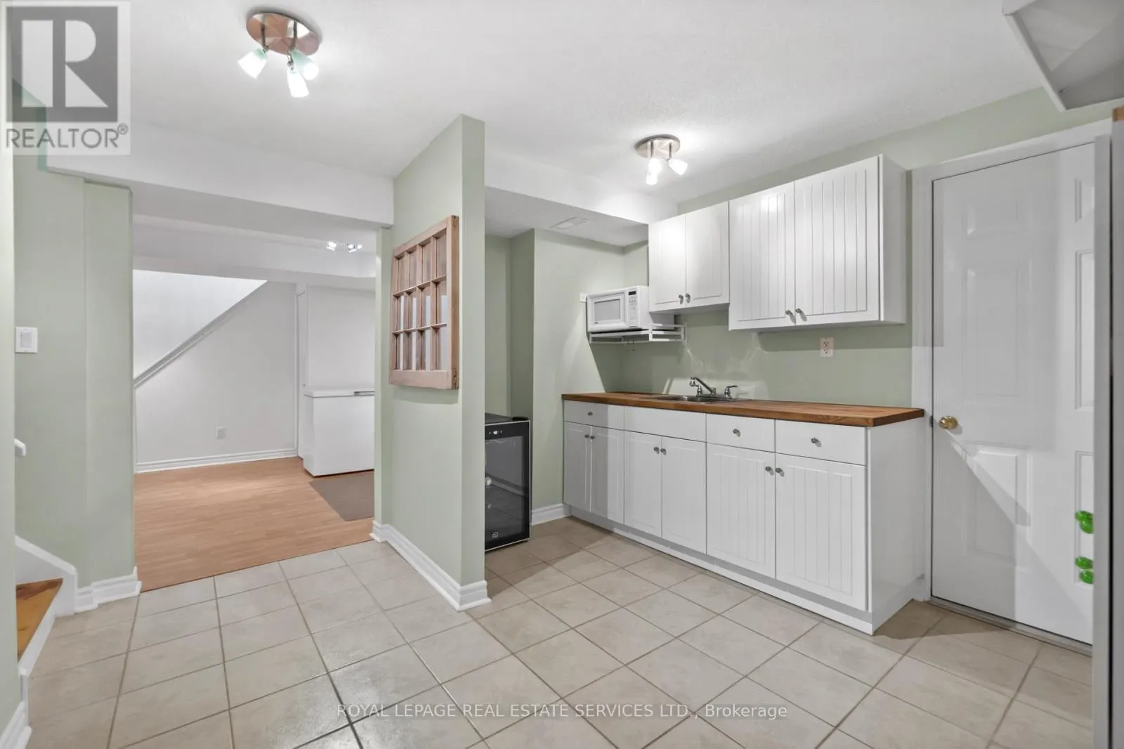 1074 BRADBURY CHASE