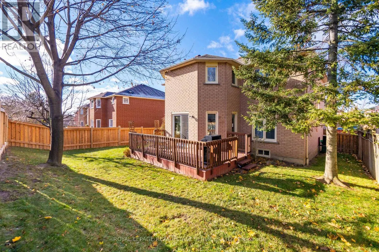1074 BRADBURY CHASE