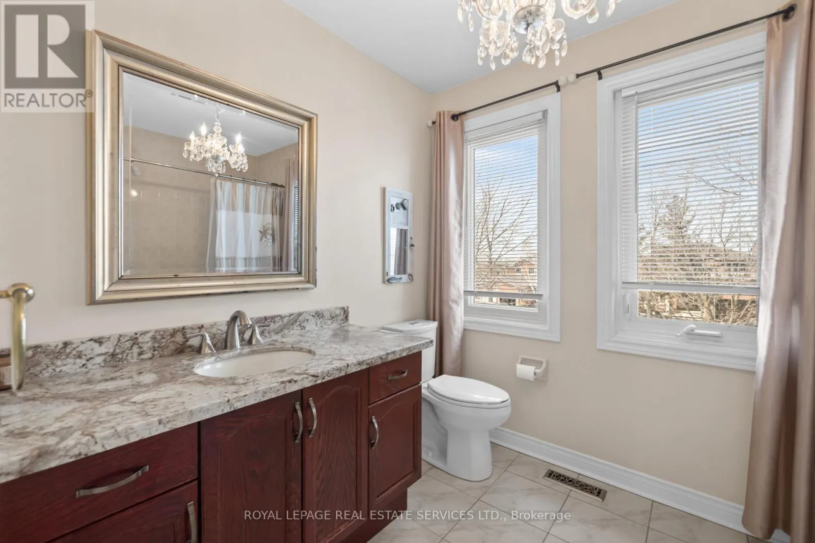 1074 BRADBURY CHASE