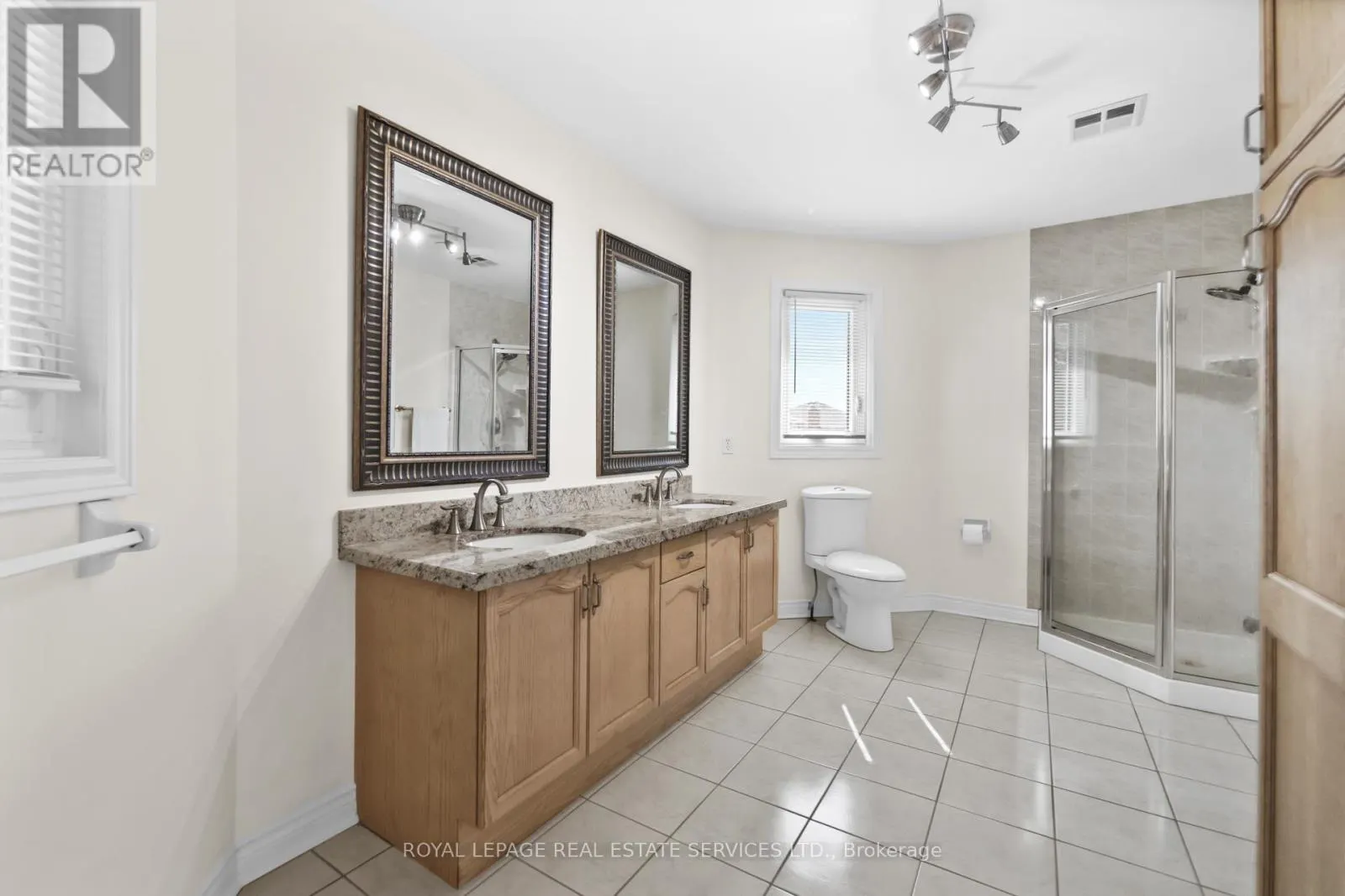 1074 BRADBURY CHASE
