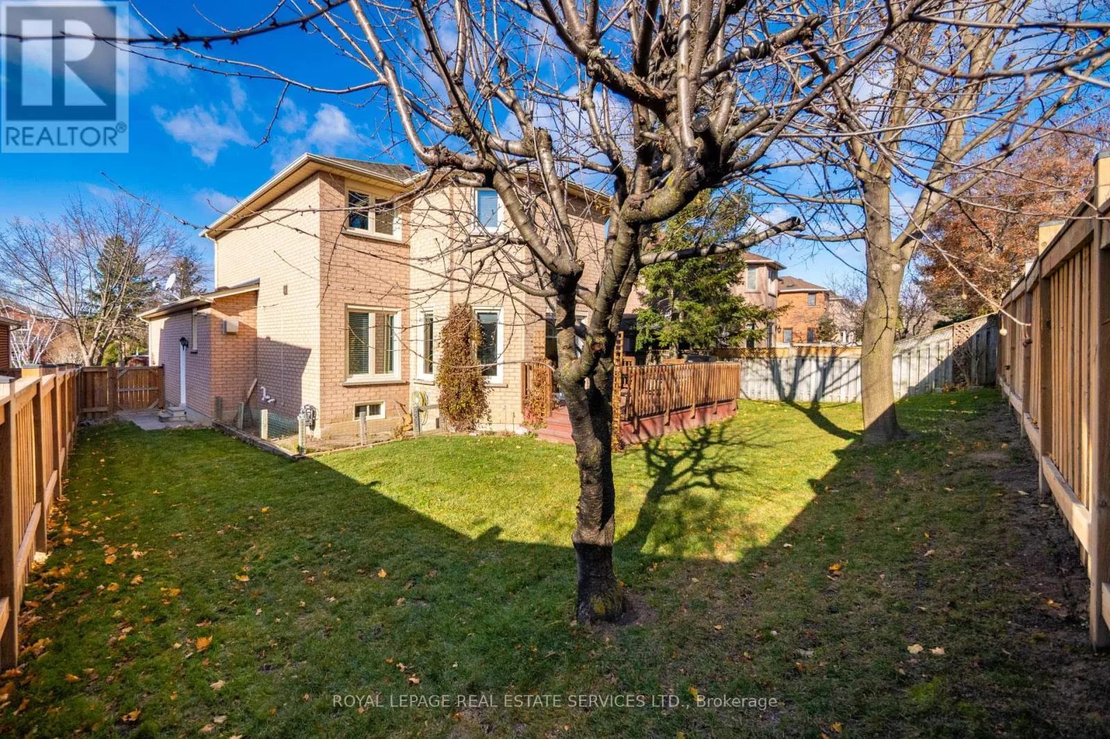 1074 BRADBURY CHASE
