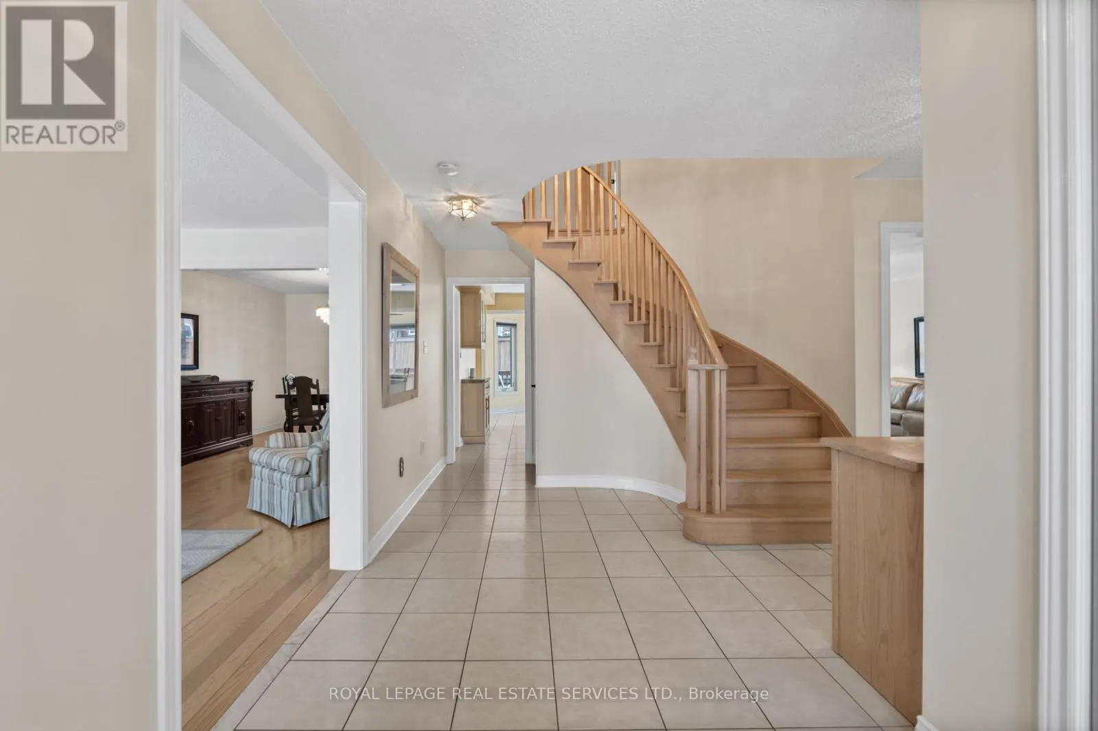 1074 BRADBURY CHASE