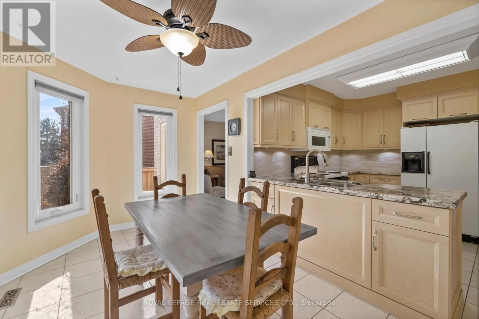 1074 BRADBURY CHASE