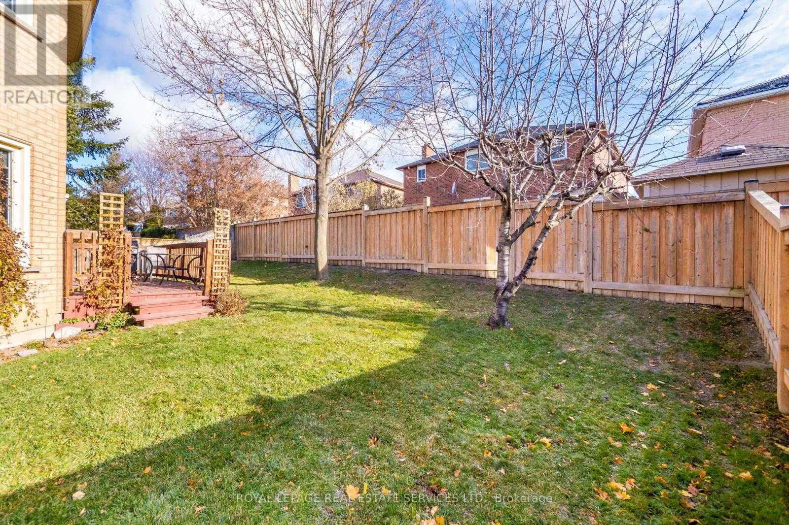 1074 BRADBURY CHASE