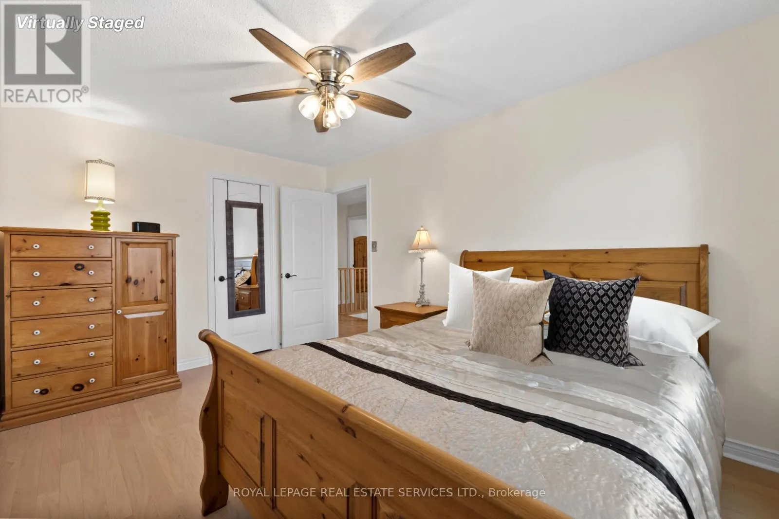 1074 BRADBURY CHASE