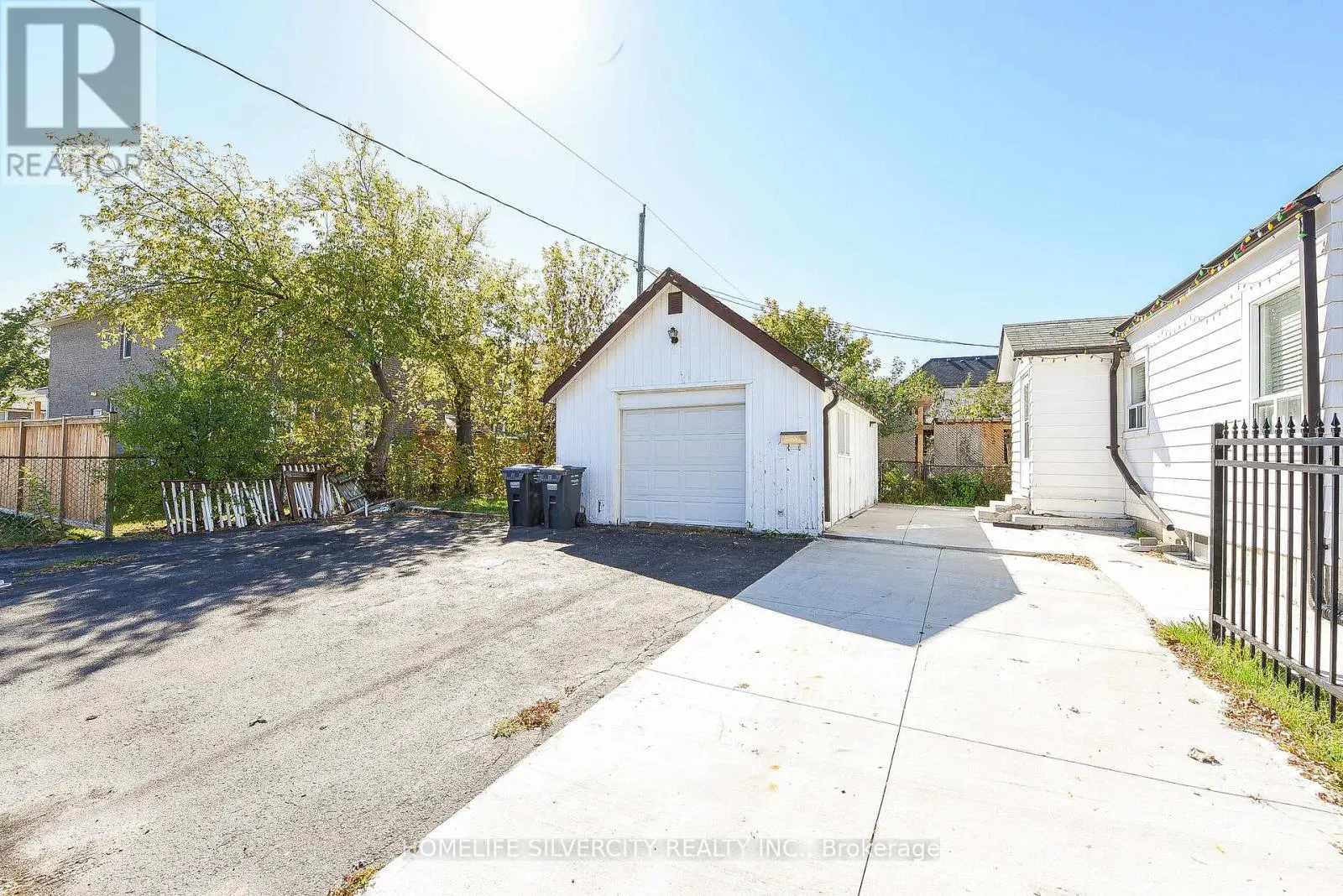 3076 CHURCHILL AVENUE