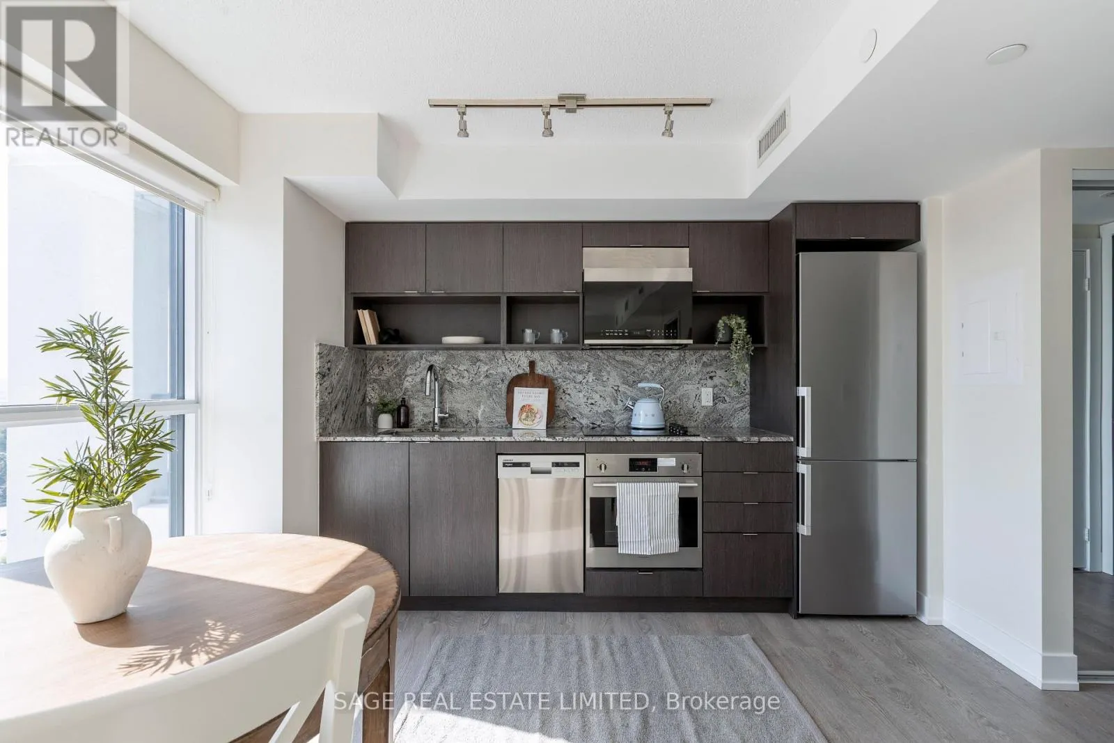 1423 - 9 MABELLE AVENUE