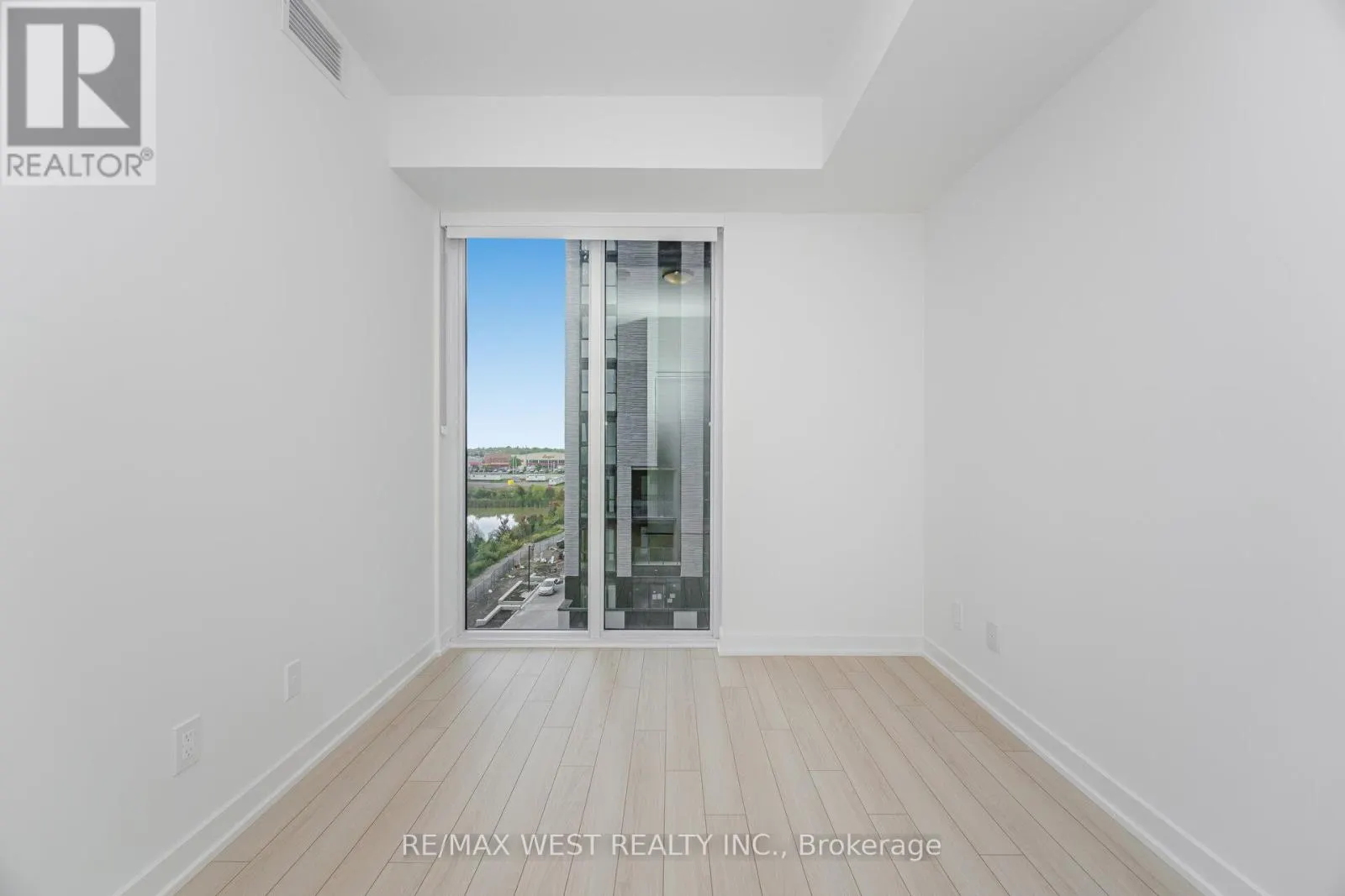 610 - 3079 TRAFALGAR ROAD