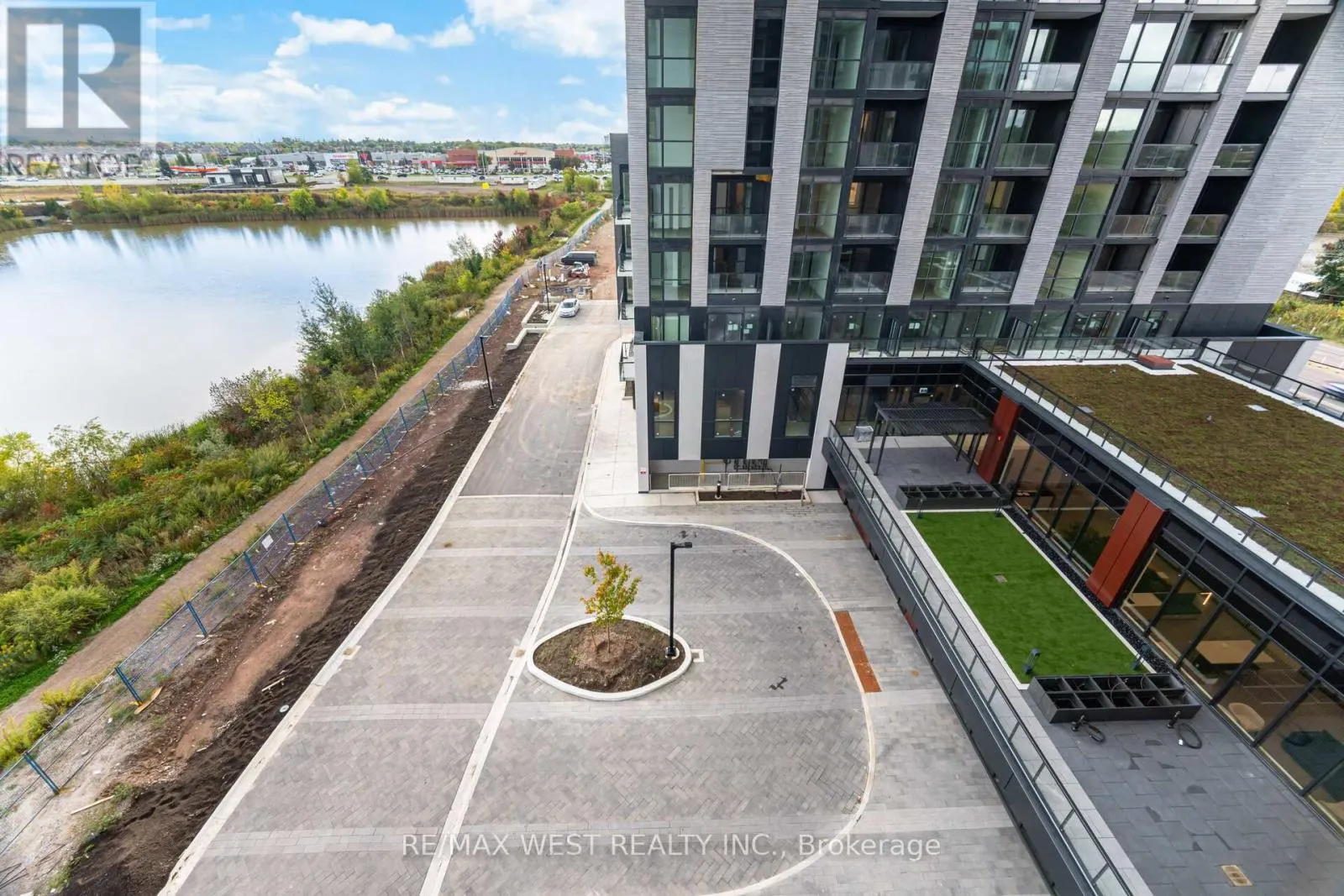 610 - 3079 TRAFALGAR ROAD