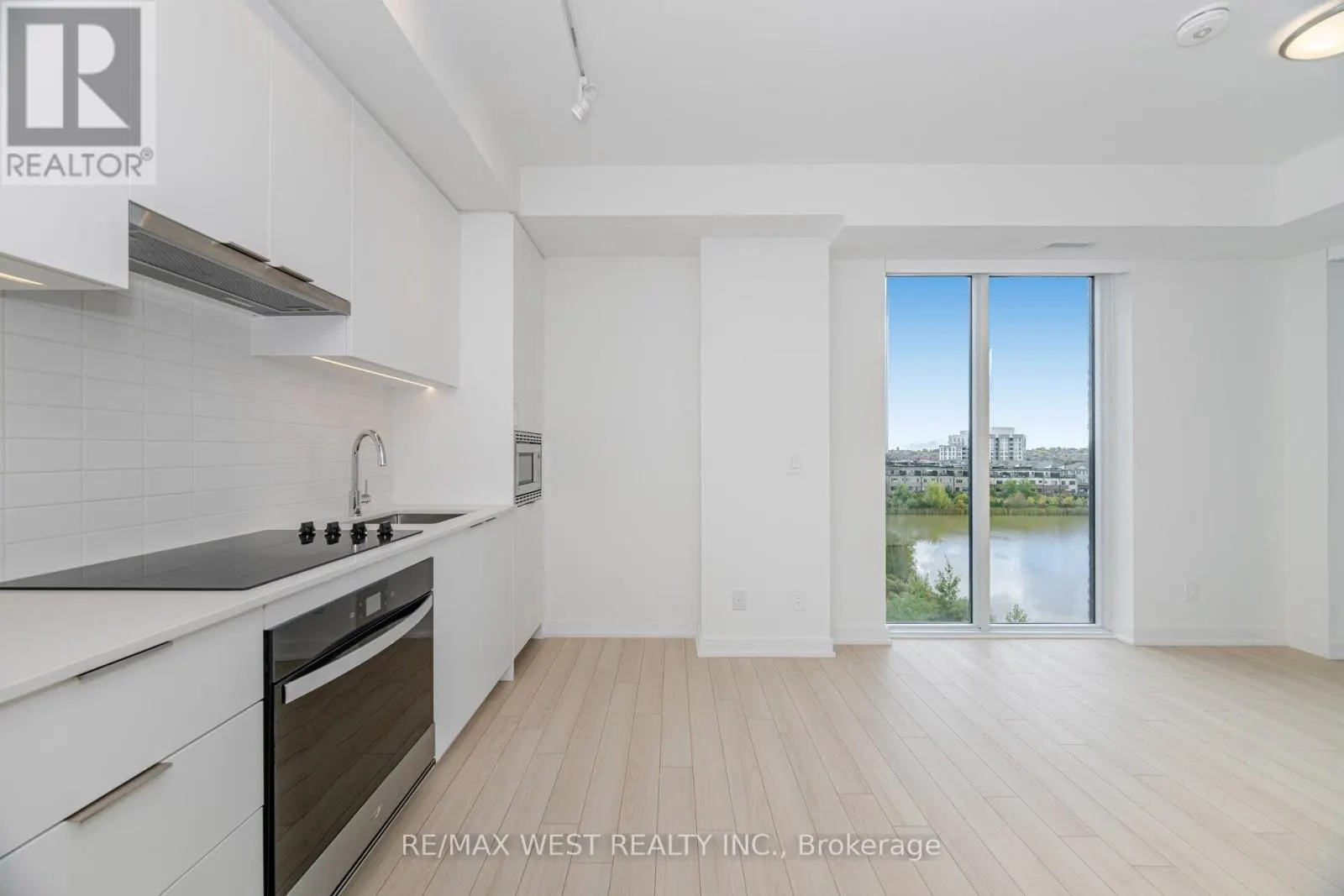 610 - 3079 TRAFALGAR ROAD