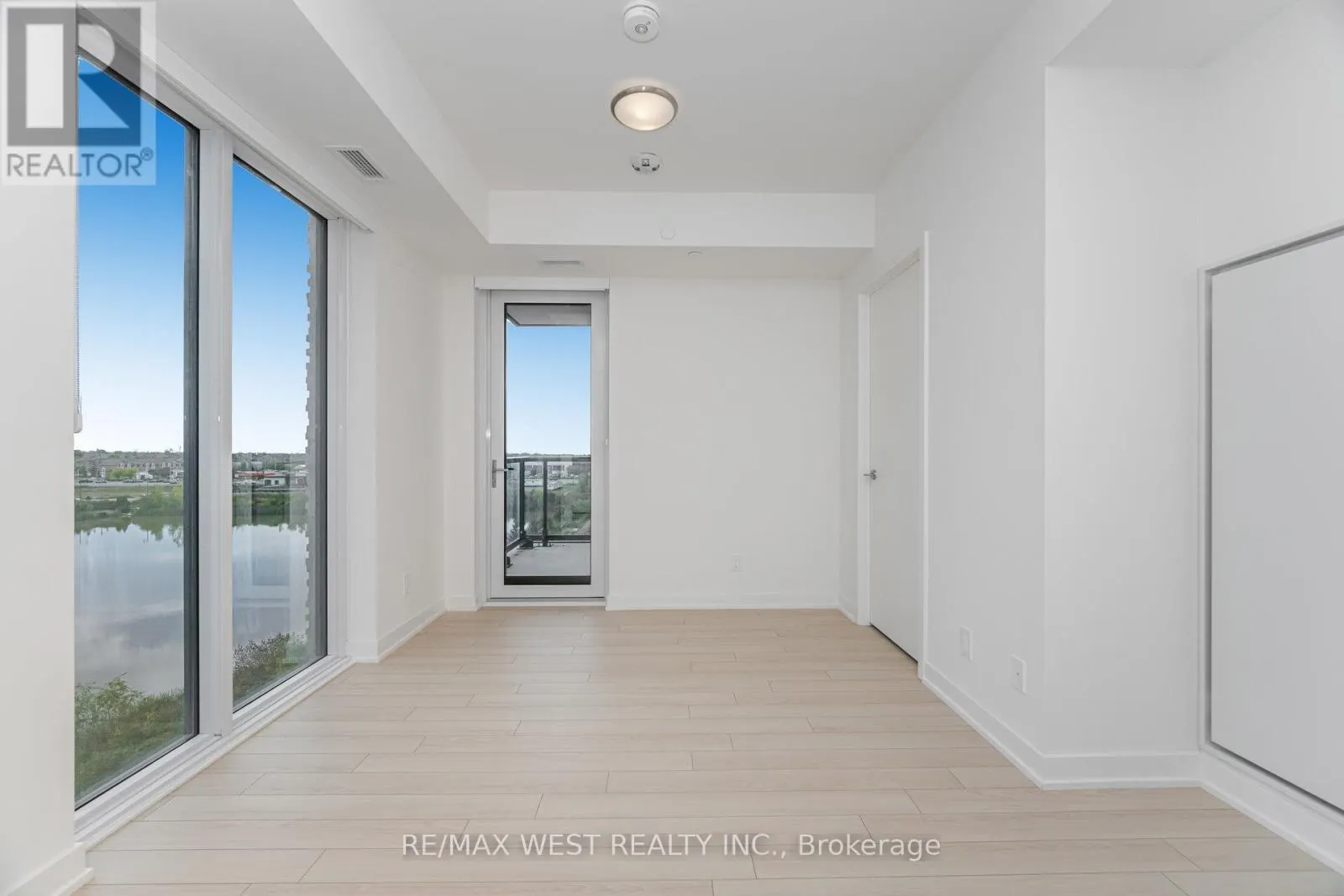 610 - 3079 TRAFALGAR ROAD