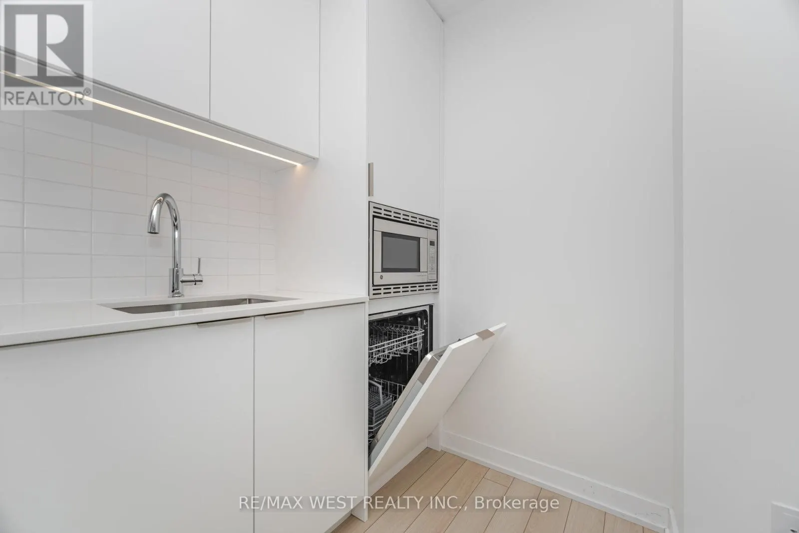 610 - 3079 TRAFALGAR ROAD