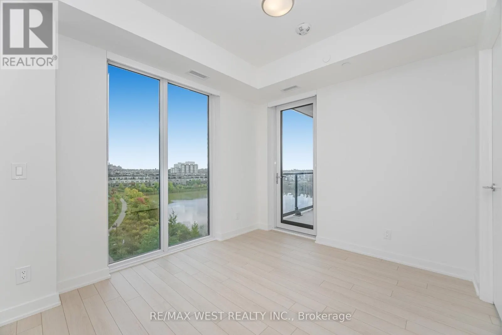 610 - 3079 TRAFALGAR ROAD