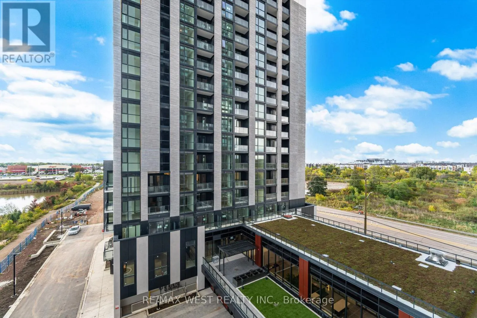 610 - 3079 TRAFALGAR ROAD