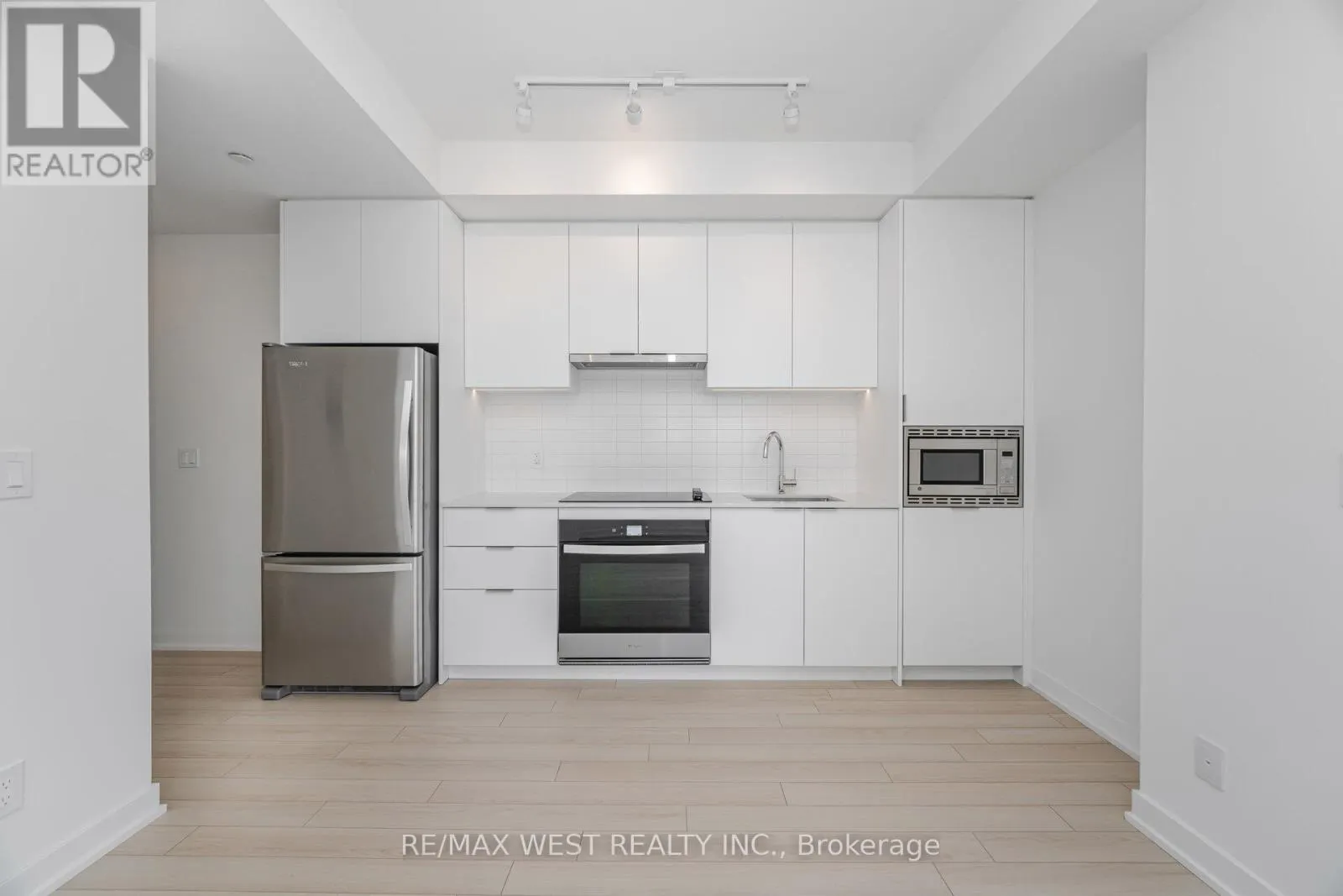 610 - 3079 TRAFALGAR ROAD