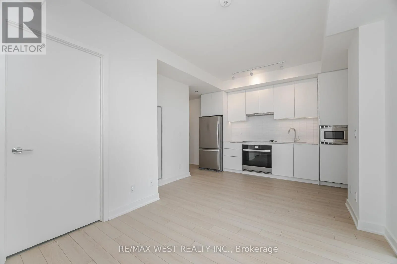 610 - 3079 TRAFALGAR ROAD