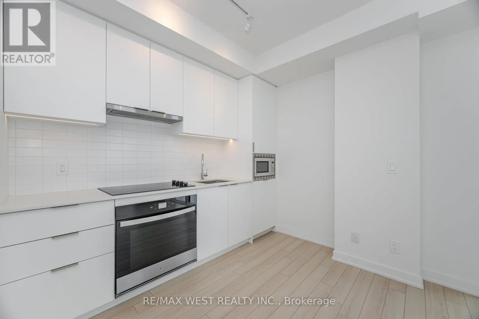 610 - 3079 TRAFALGAR ROAD