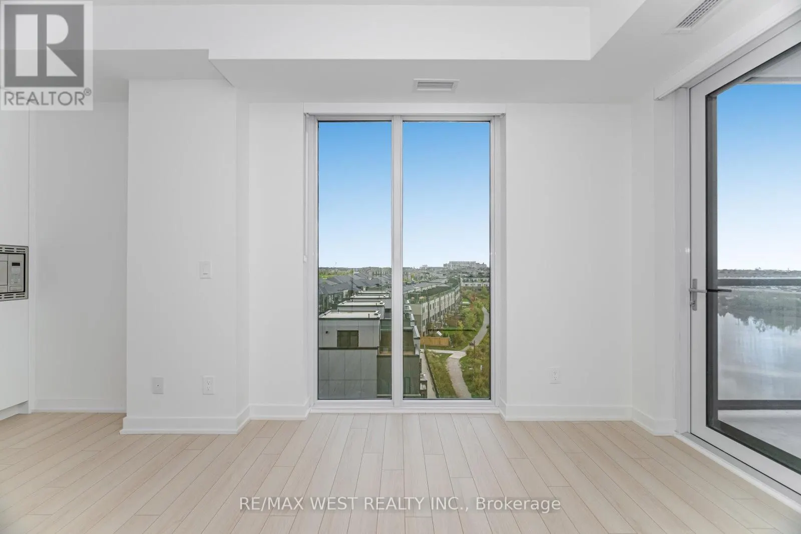 610 - 3079 TRAFALGAR ROAD
