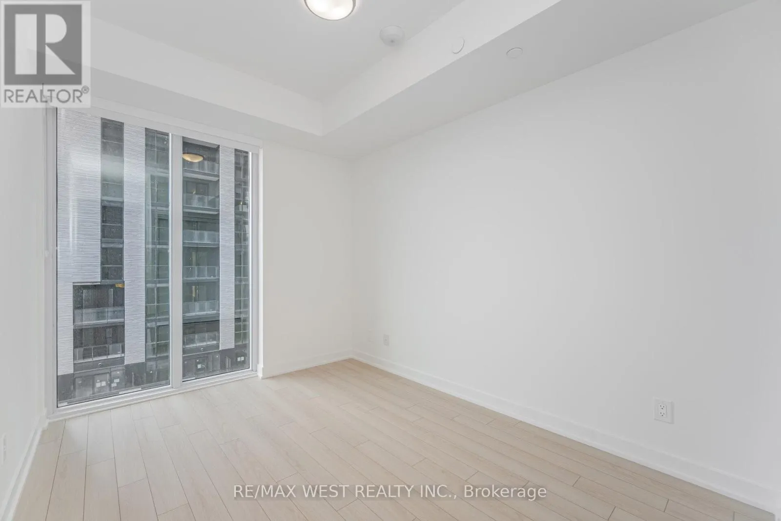 610 - 3079 TRAFALGAR ROAD