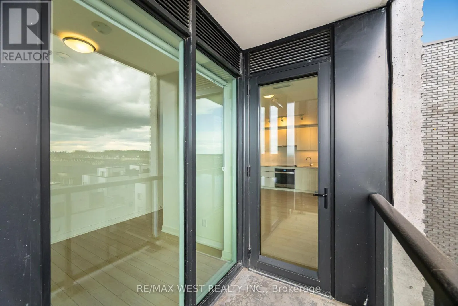 610 - 3079 TRAFALGAR ROAD