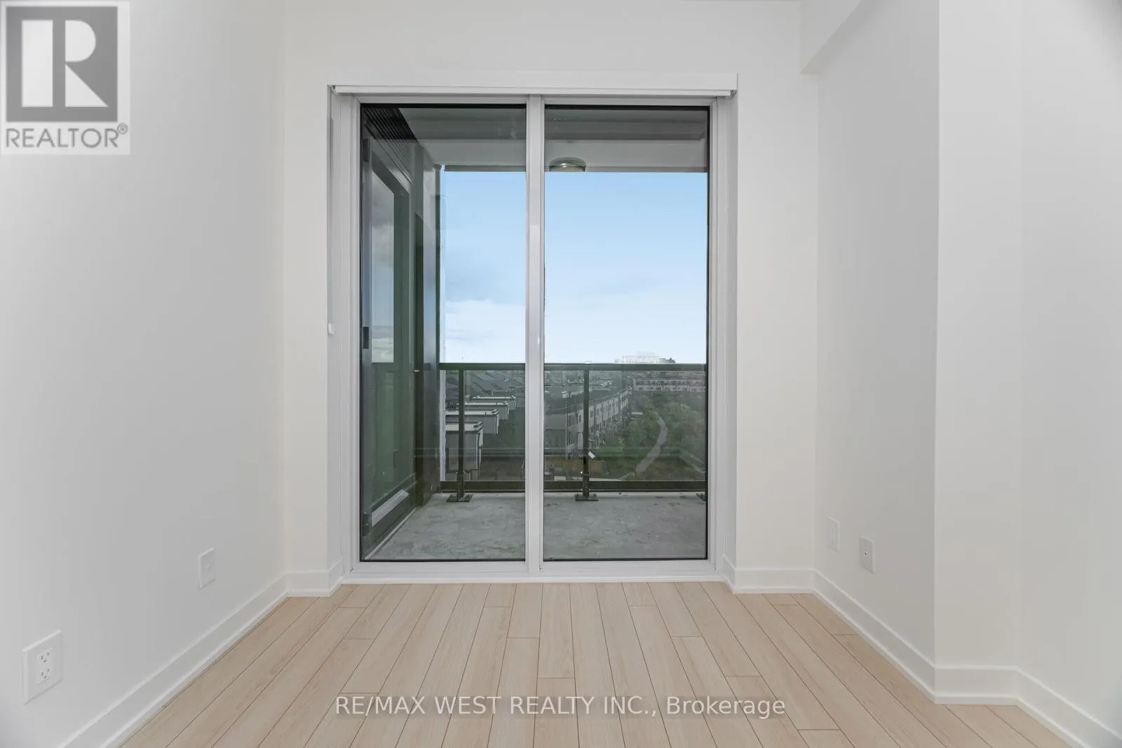 610 - 3079 TRAFALGAR ROAD