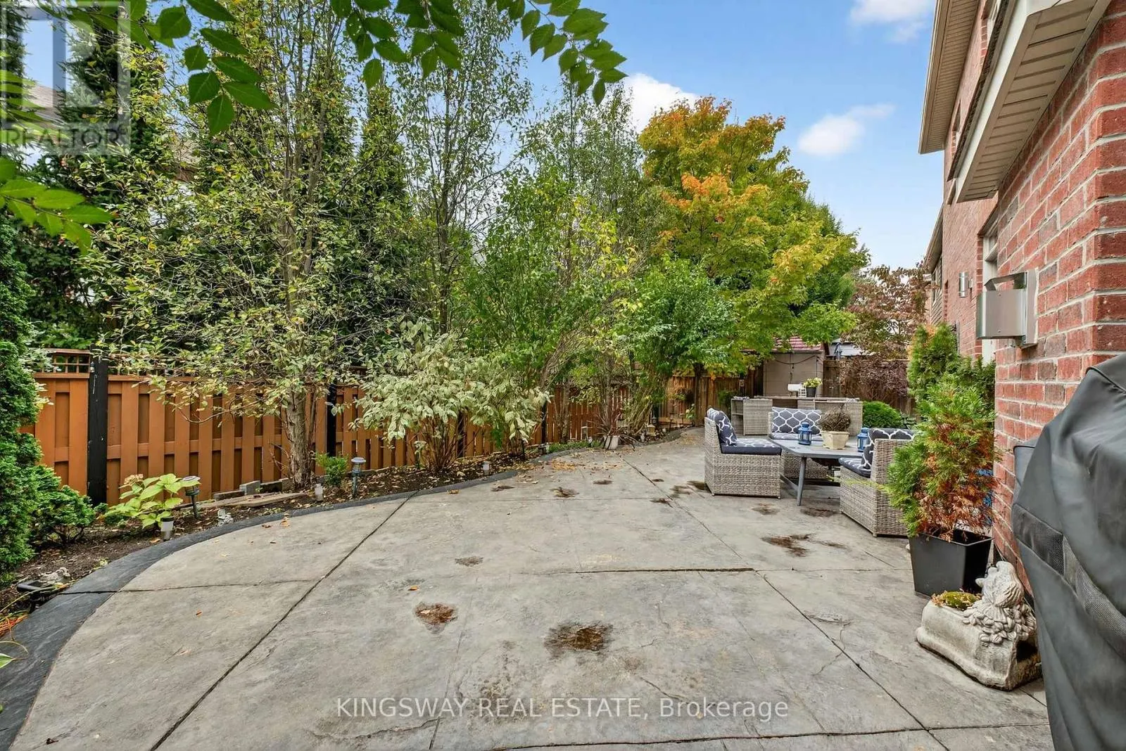 201 HOLLOWAY TERRACE