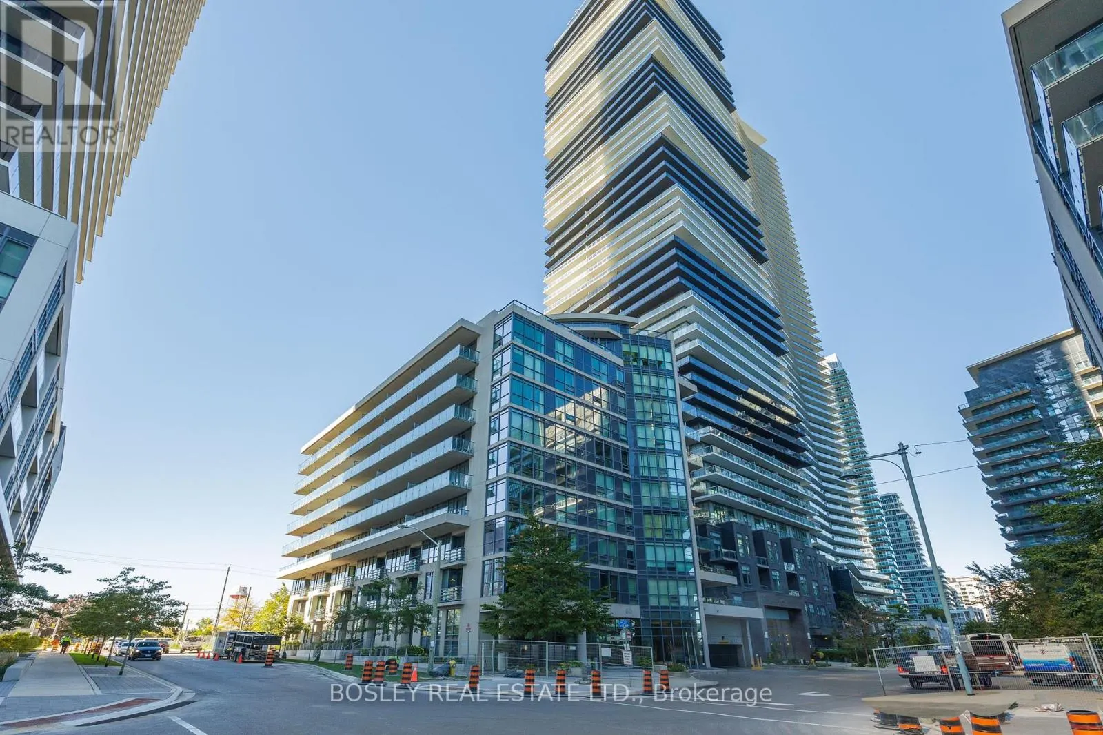 215 - 60 ANNIE CRAIG DRIVE