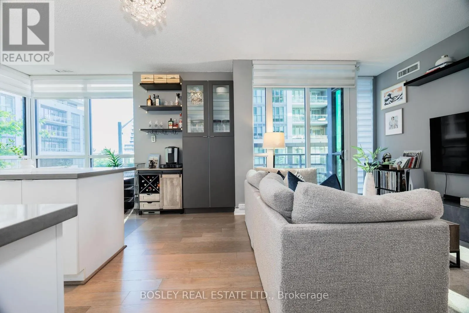 215 - 60 ANNIE CRAIG DRIVE