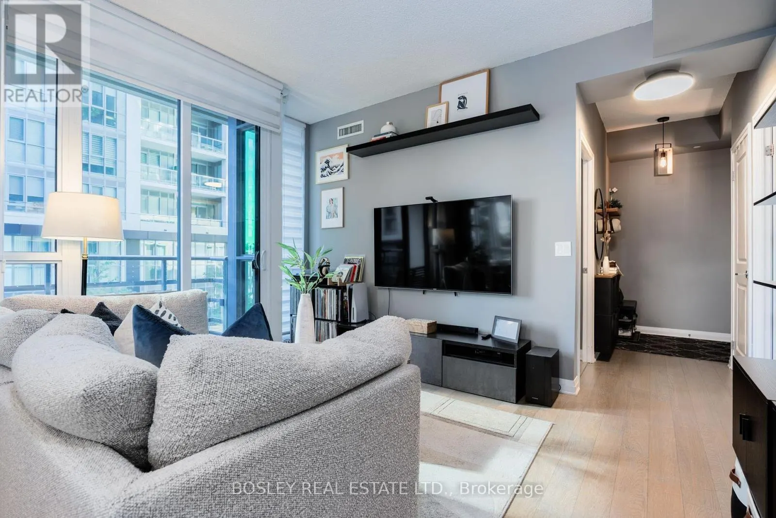 215 - 60 ANNIE CRAIG DRIVE