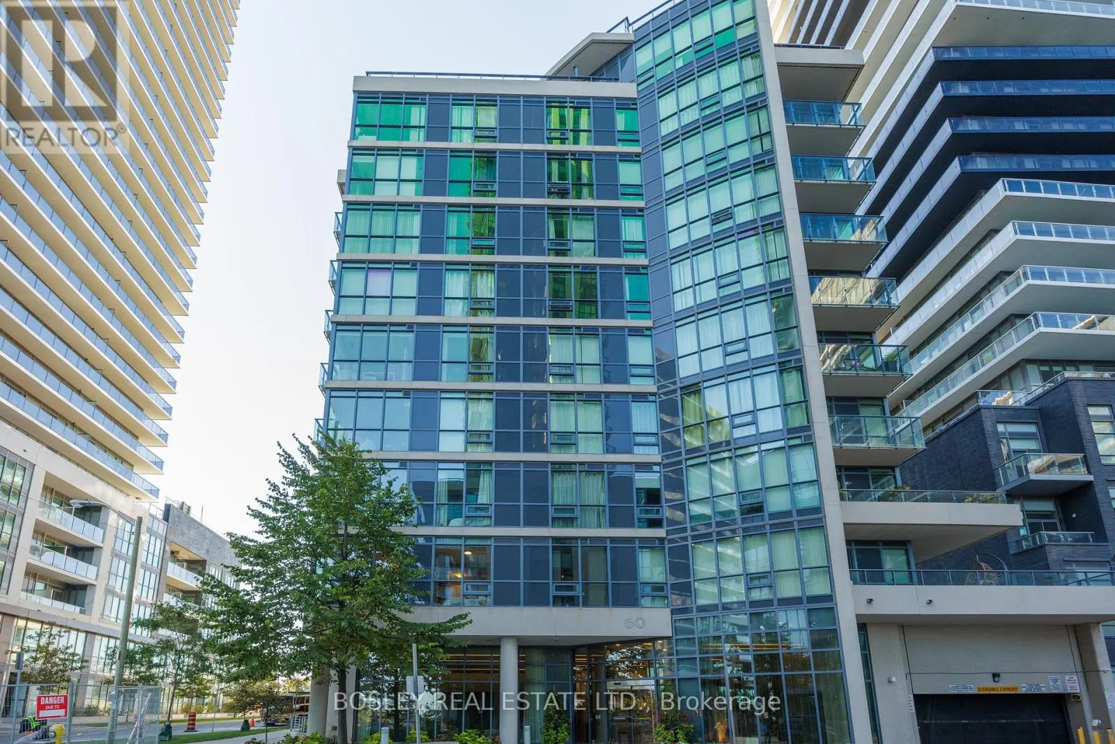 215 - 60 ANNIE CRAIG DRIVE