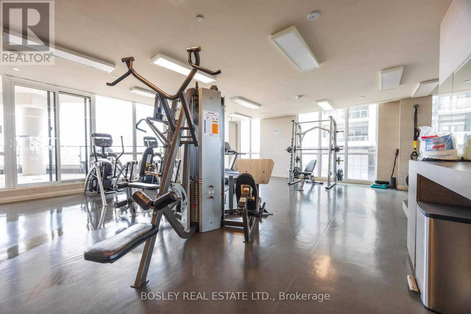 215 - 60 ANNIE CRAIG DRIVE