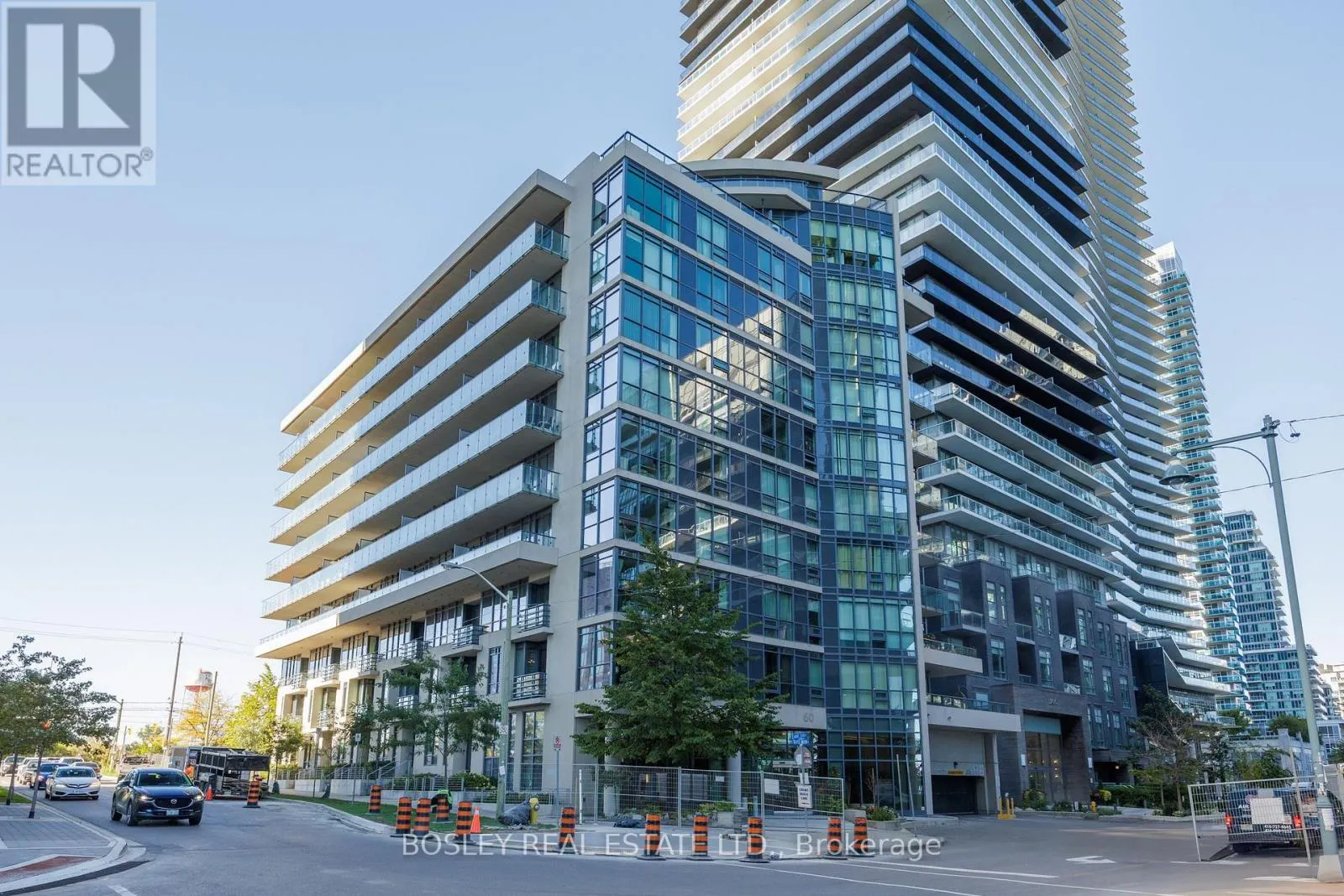 215 - 60 ANNIE CRAIG DRIVE