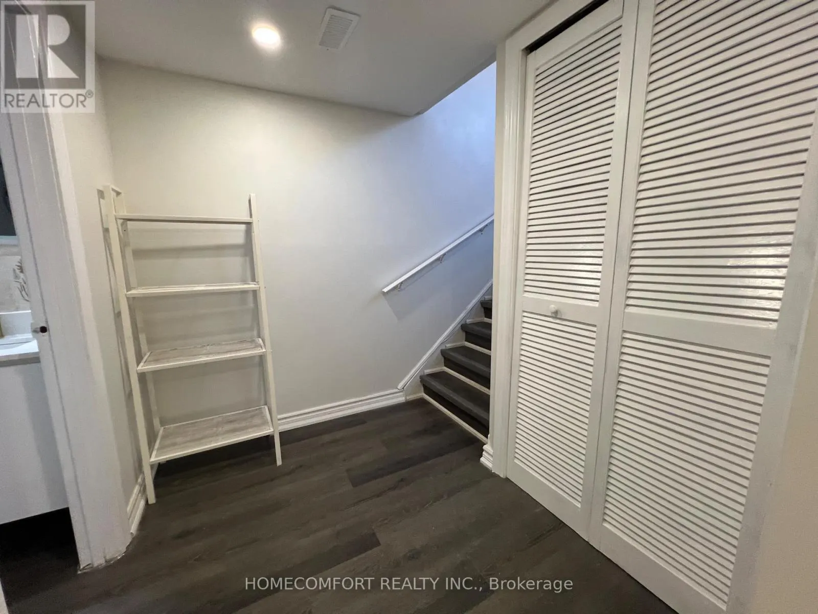 BASEMENT APARTMENT - 15 PAULA BOULEVARD