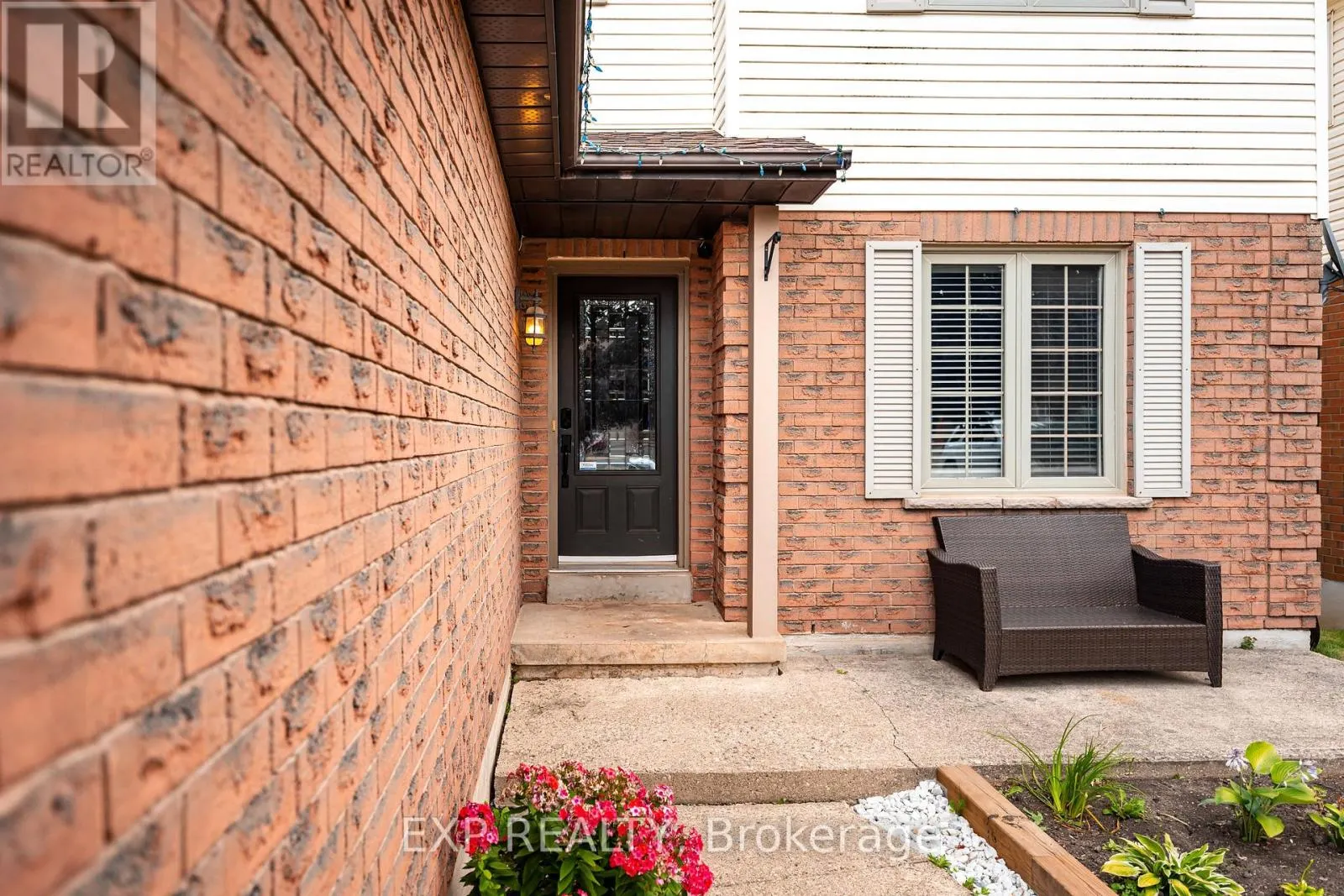 581 COLLEGE AVENUE