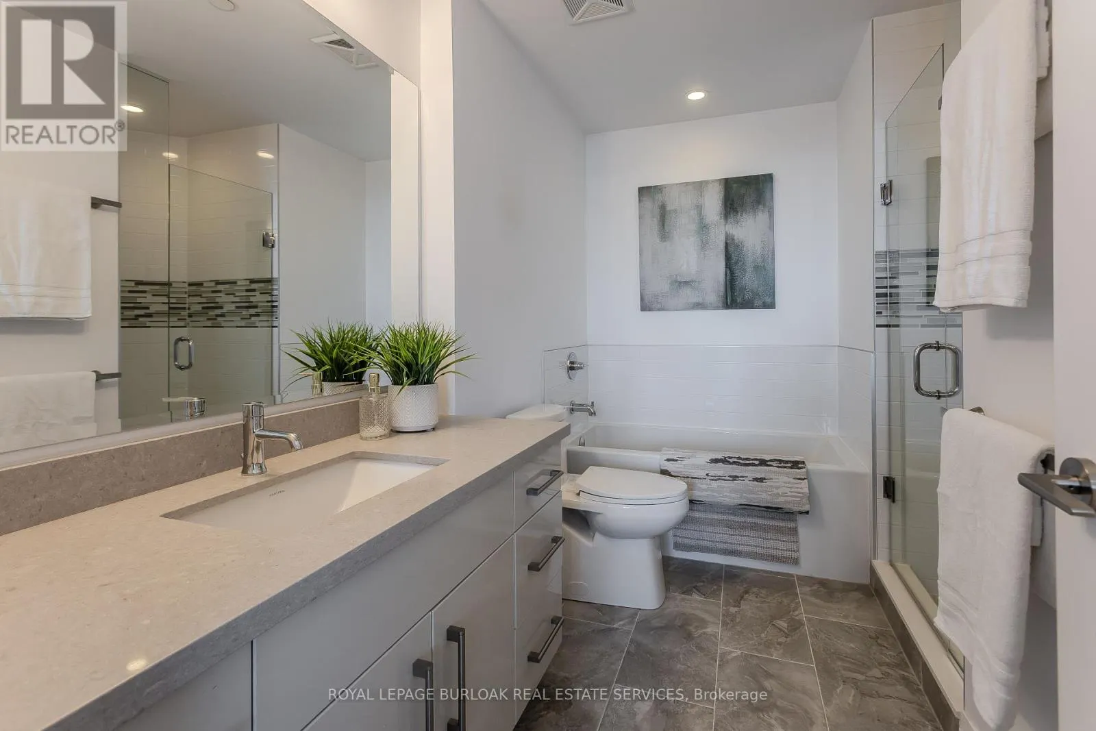 1104 - 2025 MARIA STREET