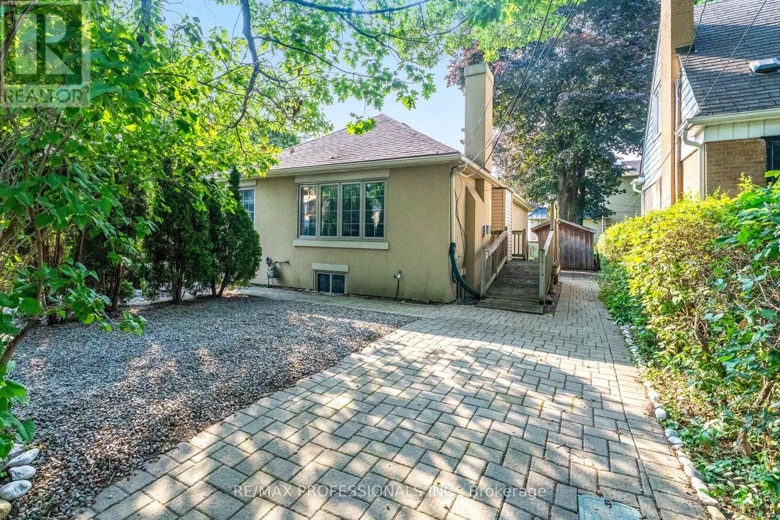 LOWER - 34 MONKTON AVENUE