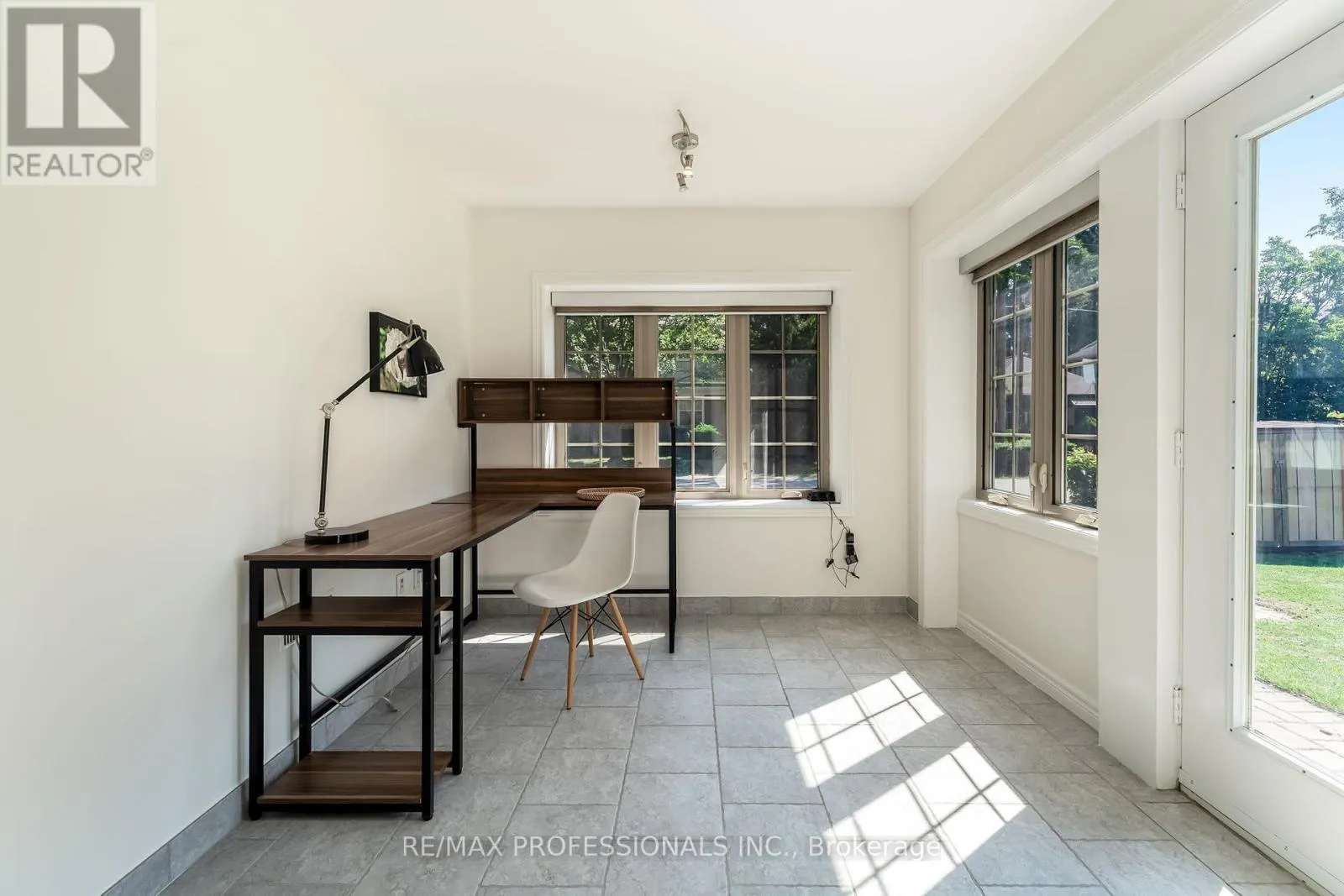 LOWER - 34 MONKTON AVENUE