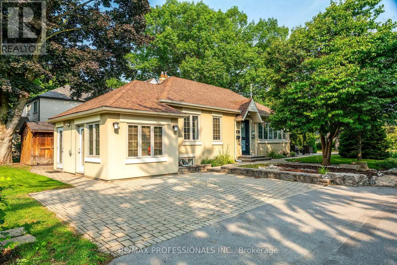 LOWER - 34 MONKTON AVENUE