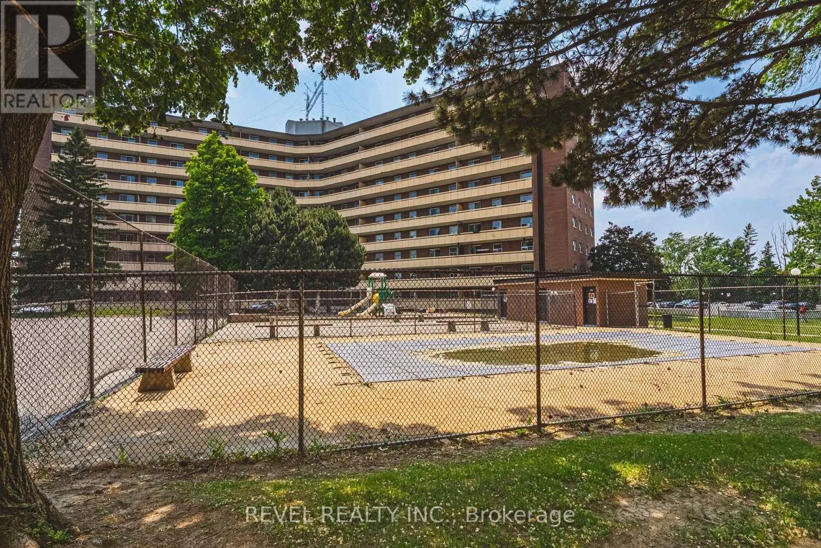 805 - 3577 DERRY ROAD E