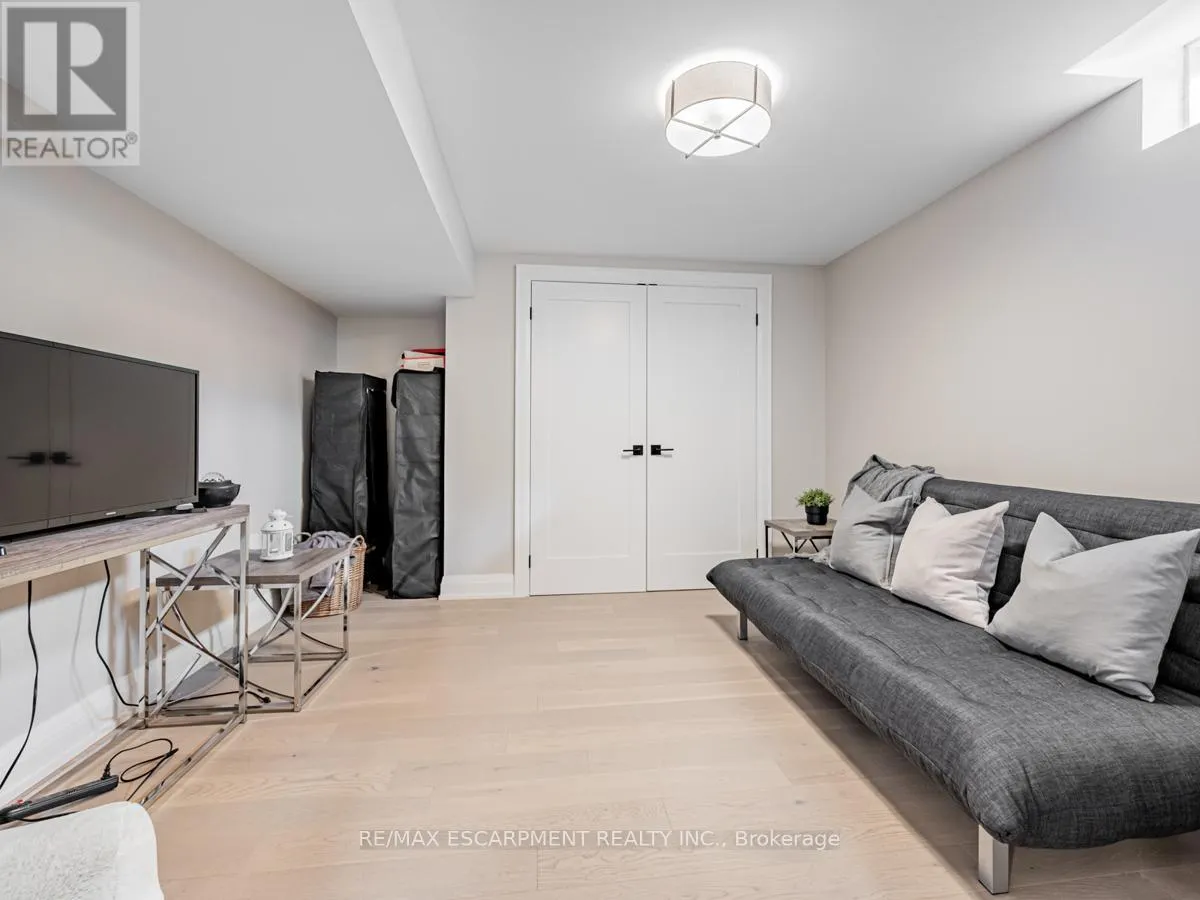 3390 FOX RUN CIRCLE