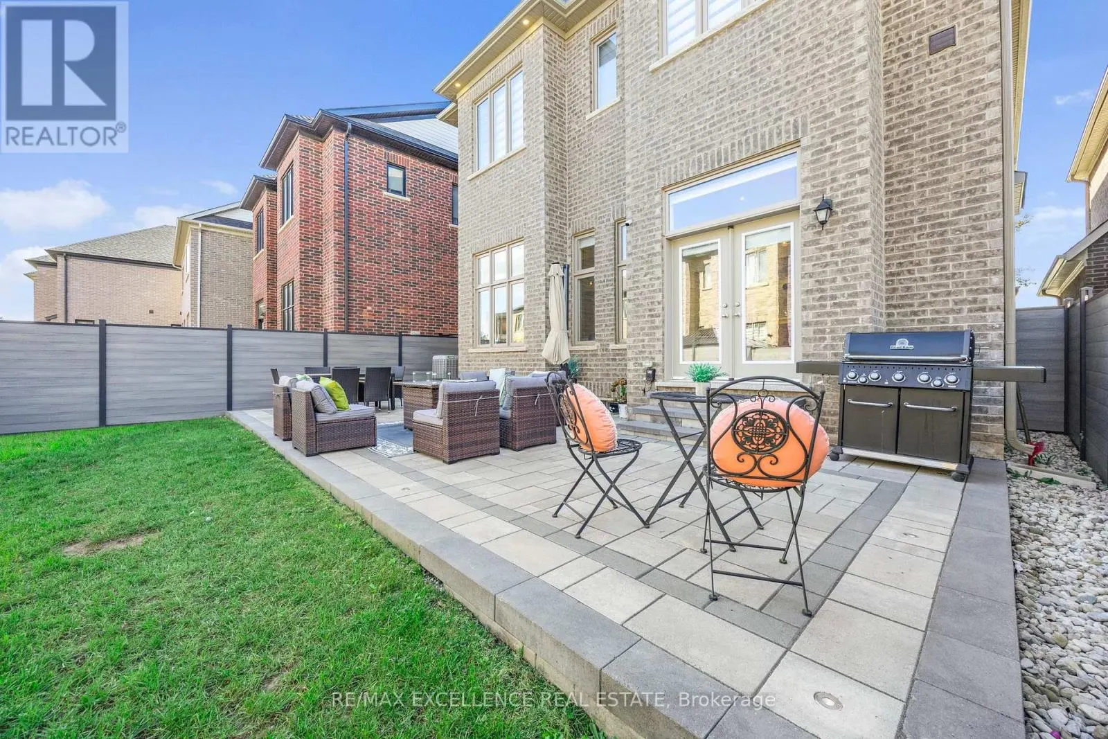 1183 QUEENS PLATE ROAD W