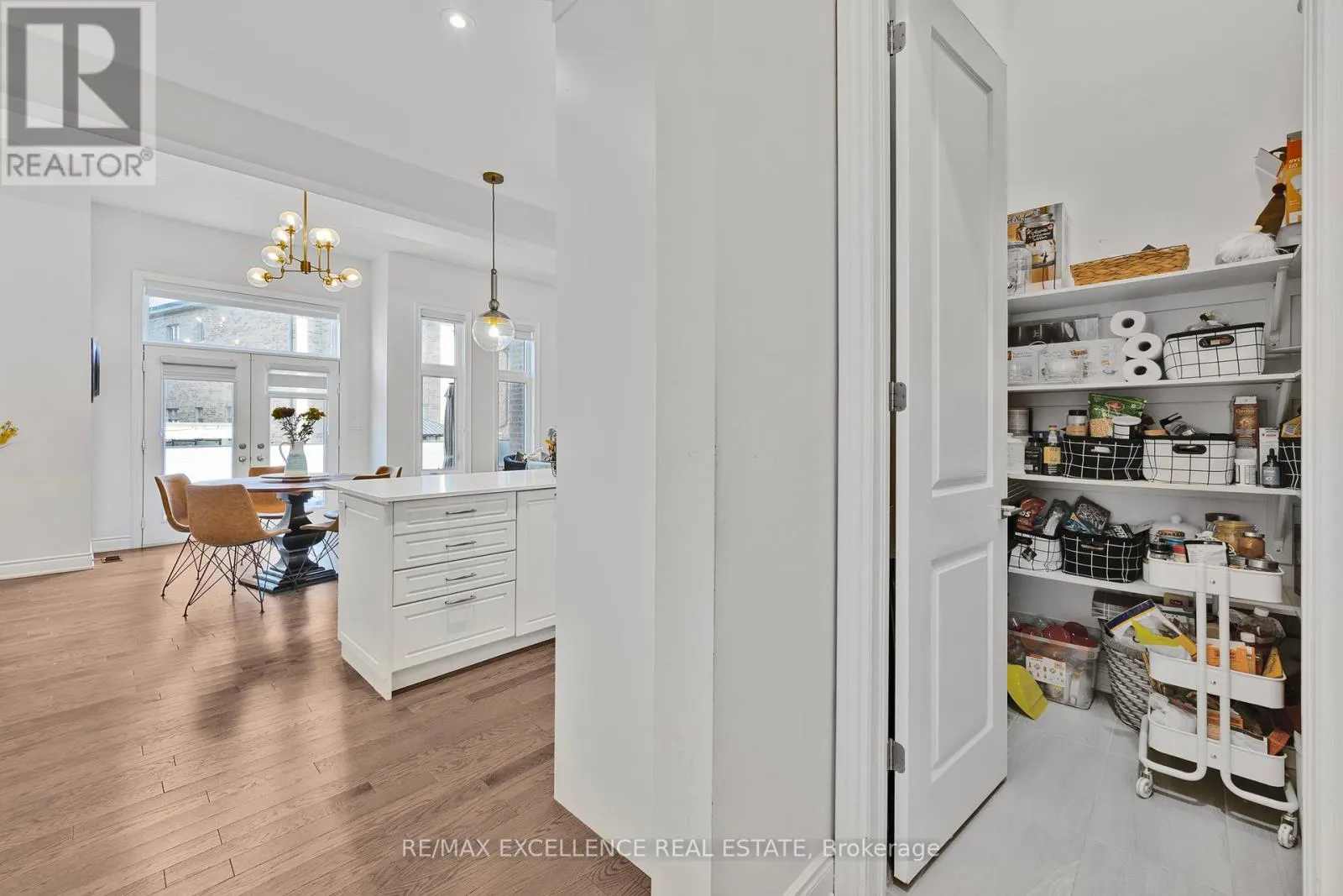 1183 QUEENS PLATE ROAD W