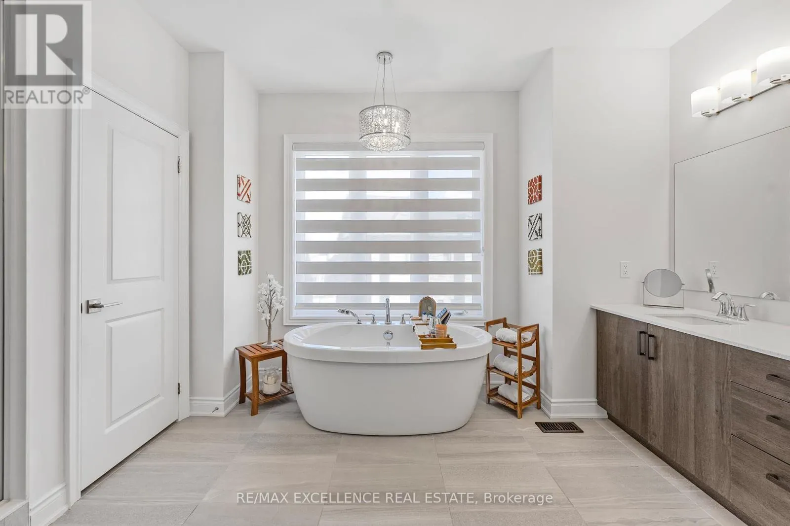 1183 QUEENS PLATE ROAD W