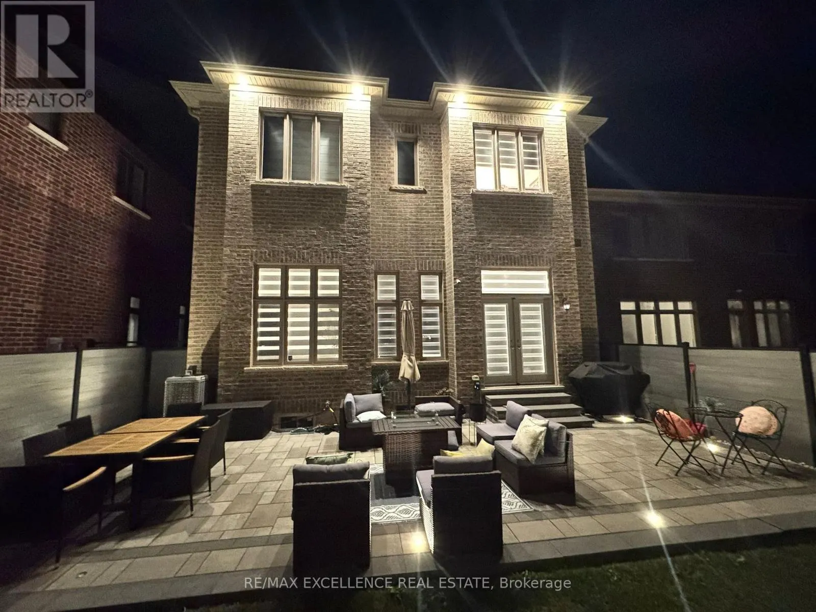 1183 QUEENS PLATE ROAD W